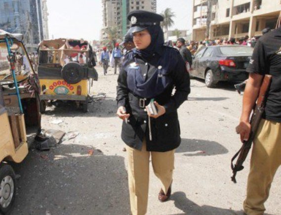 کراچی میں زمینوں پر قبضے میں خاتون پولیس افسر کے ملوث ہونے کا انکشاف