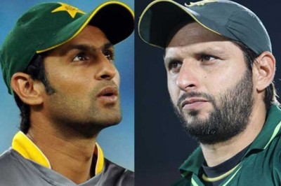  Shoaib Malik vs Shahid Afridi