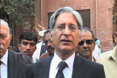  Aitzaz Ahsan