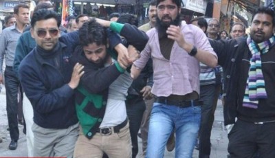 Hindu Extremists in Kashmiri students