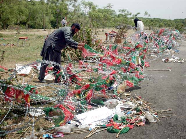 پی ٹی آئی کے جلسے کے بعد ایف نائن پارک میں گندگی کے ڈھیر