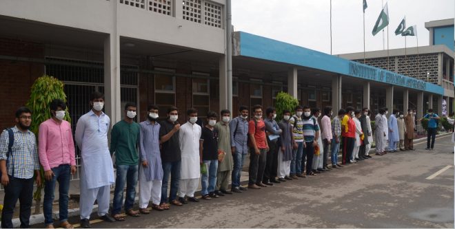 پنجاب یونیورسٹی انتظامیہ کے خلاف طلبہ و طالبات سراپا احتجاج