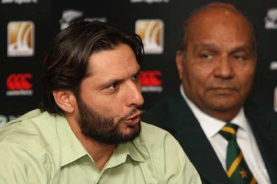 Shahid Afridi and Intikhab Alam