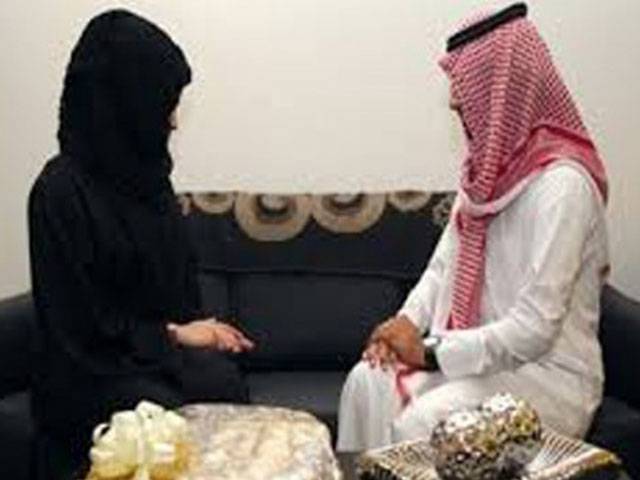 سعودی دلہا نے ’’ہنی مون‘‘ پر پستول ساتھ لے جانے پر دلہن کو طلاق دے دی