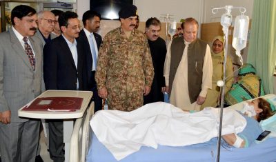 Nawaz and Raheel Sharif in Hospital