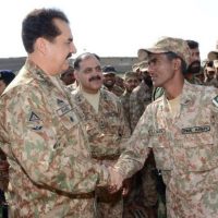 Raheel Sharif Hand Shaking