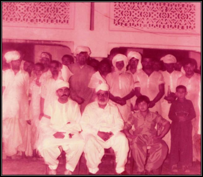 Pir Hadi Hussaen Shah sahib with his sons and disciples