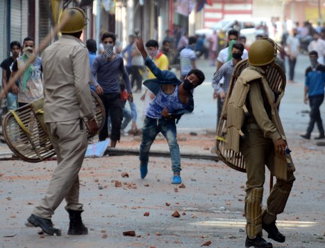 پھر کشمیر سلگ رہا ہے۔۔۔