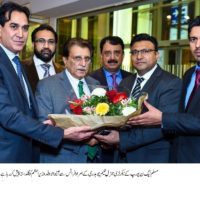 Raja Farooq Haider Receive Flowers