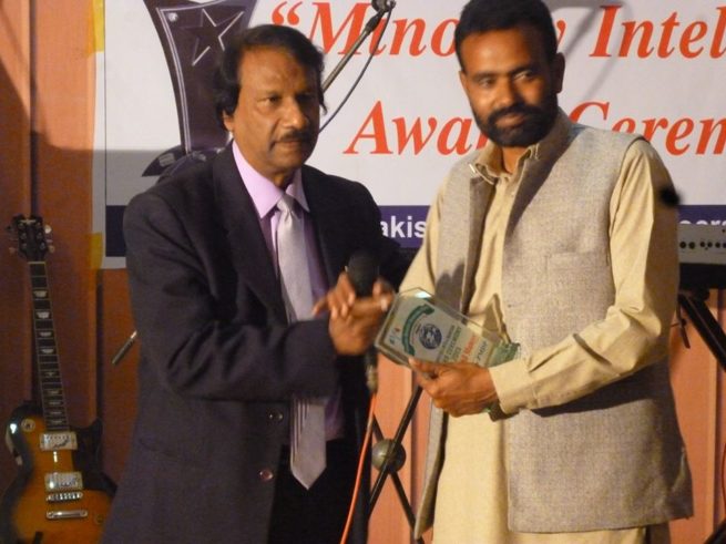 Sahil Munir Receiving Minority Intelligentia Award 2015 at Multan