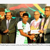 Awais Asad Khan Give Prize to Player