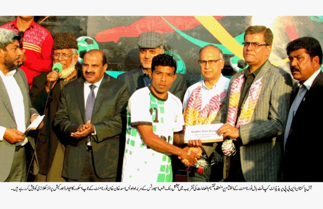 Awais Asad Khan Give Prize to Player