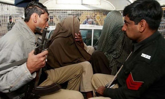 پشاور : کالعدم القاعدہ کے پمفلٹ تقسیم کرنیوالے 3 افراد گرفتار