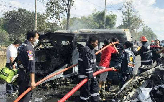 تھائی لینڈ : مسافر وین اور پک اپ ٹرک میں تصادم، 25 افراد ہلاک