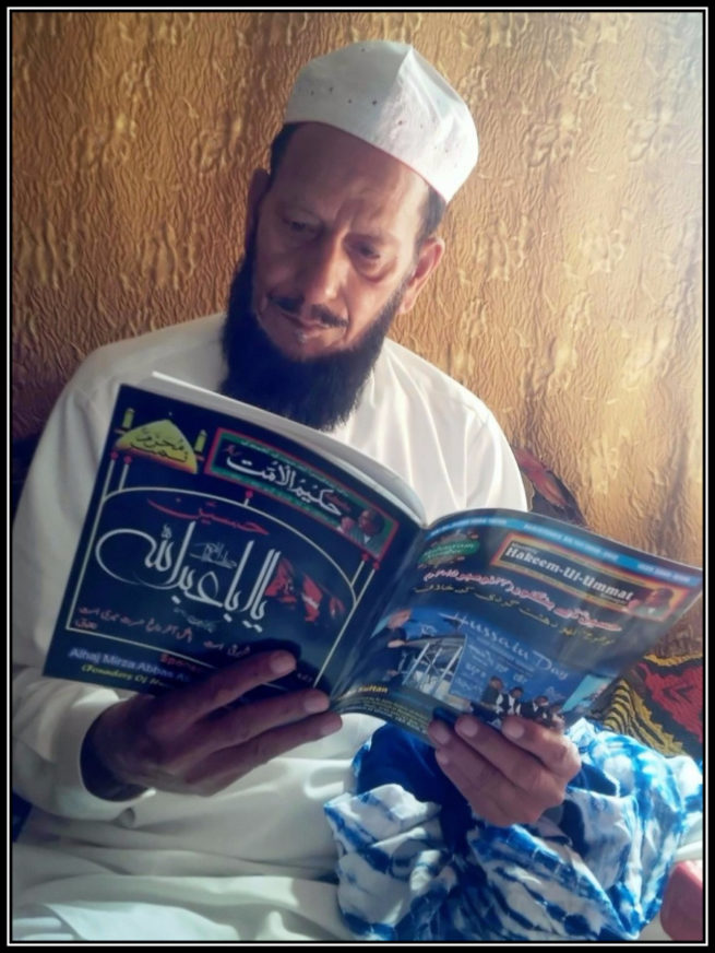 12 Pir Seyyed Khizr Hussain Chishti enjoying Monthly Hakeem ul Ummat