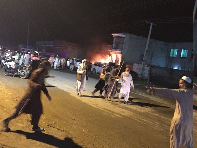 رائے ونڈ میں پولیس چیک پوسٹ کے قریب خود کش حملہ، 5 اہلکاروں سمیت 9 افراد شہید