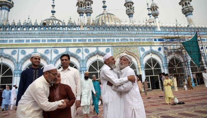 ملک بھر میں عیدالفطر آج مذہبی جوش و جذبے کے ساتھ منائی جا رہی ہے