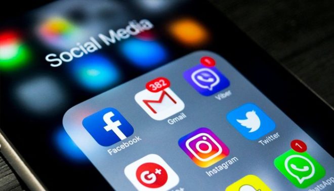 سوشل میڈیا پر اخلاقی اقدار کا جنازہ