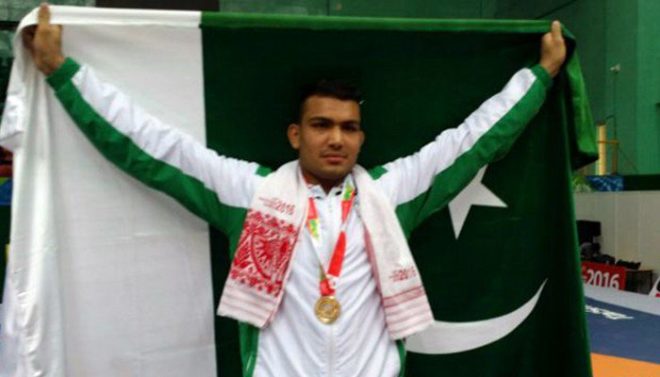 پاکستانی پہلوان انعام بٹ نے ورلڈ بیچ گیمز میں گولڈ میڈل جیت لیا