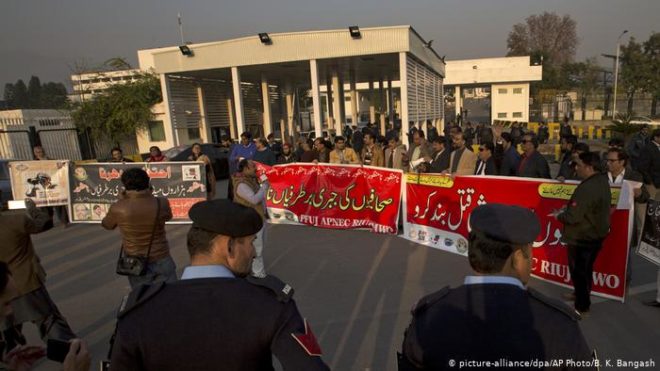 آزادی صحافت کا عالمی دن: ایک سال میں آٹھ پاکستانی صحافی قتل