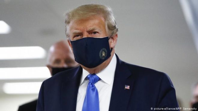 ٹرمپ نے بالآخر ماسک پہن ہی لیا