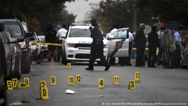 امریکا، پولیس فائرنگ سے سیاہ فام کی موت، پر تشدد مظاہرے جاری