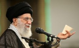 امریکا پابندیاں ہٹا دے تو ایران جوہری سمجھوتے کے تقاضوں کو پورا کرے گا: خامنہ ای